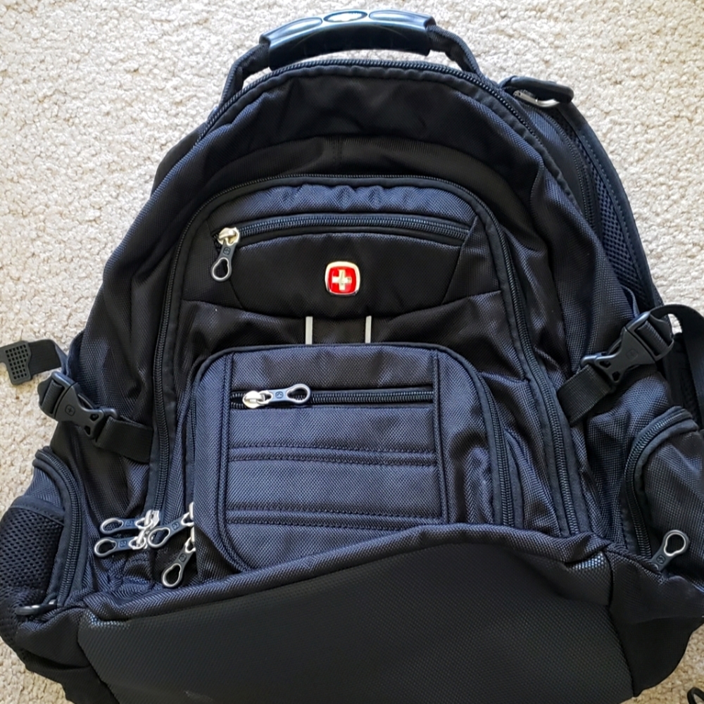 Large SwissGear bag, perfect for backpacking